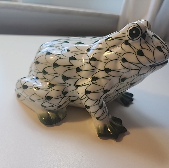 Andrea By Sadek Hand Painted Porcelain Frog Green And White. - Picture 11 of 13